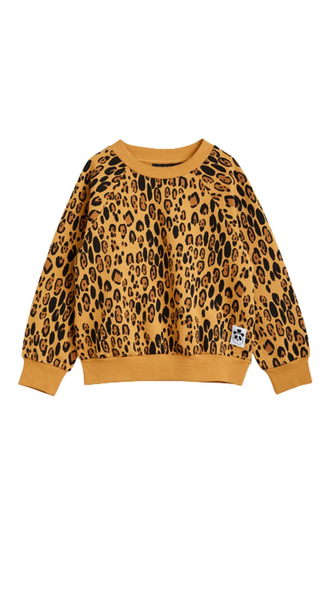 Mini Rodini sweatshirt with raglan sleeves is made from 100% GOTS-certified organic cotton, ensuring the highest quality and sustainability. Featuring a bright beige leopard p, this leorintpard sweatshirt is perfect for the current season.