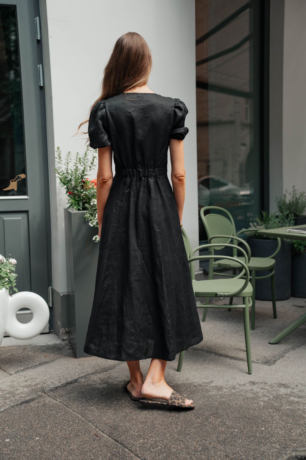 MiliMilu black linen dress showcasing sustainable fashion craftsmanship.