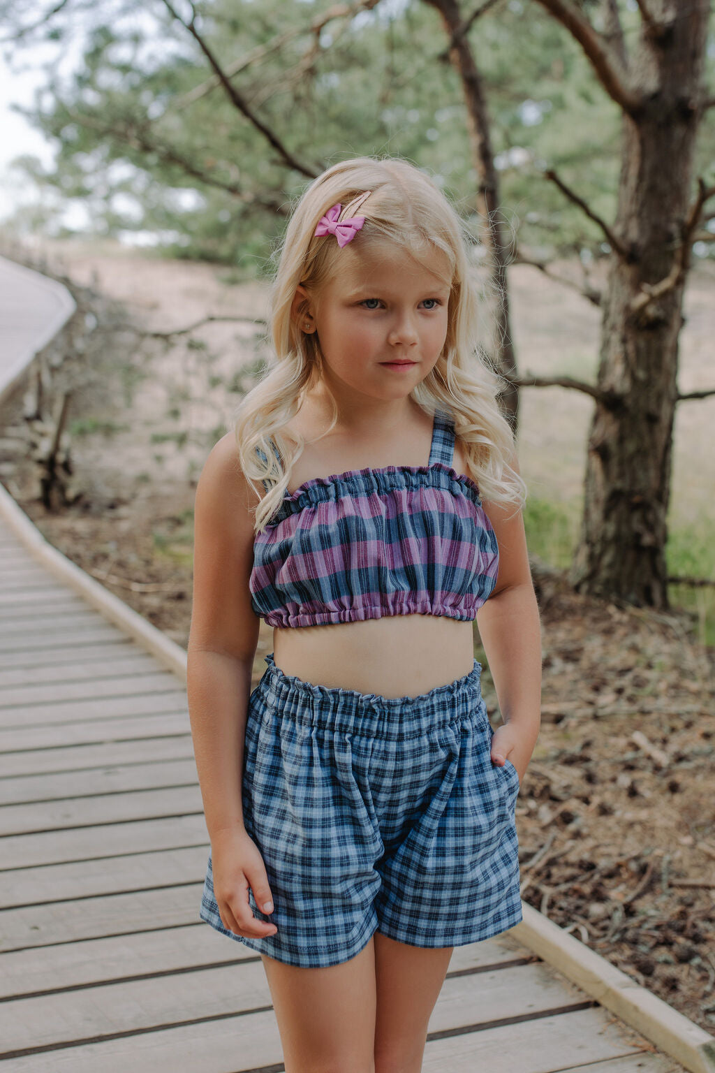 Girls crop top set,complete outfit with matching bottoms available.

