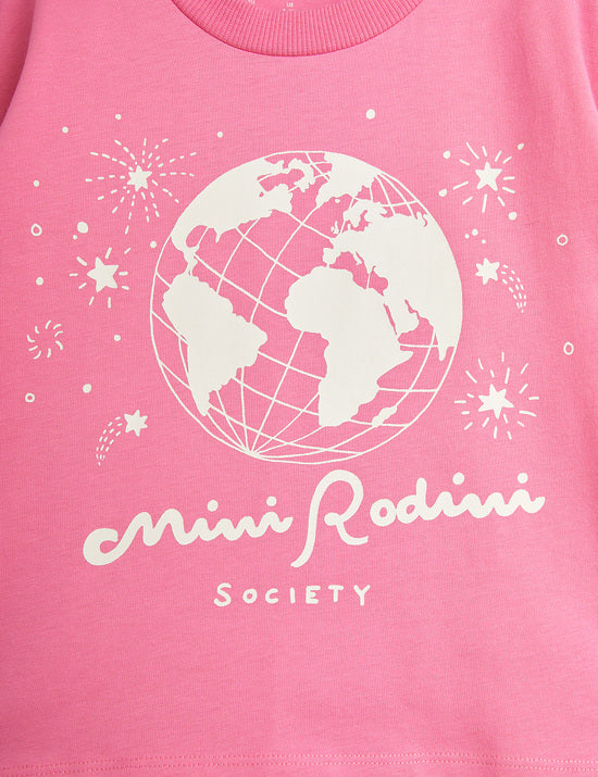 Mini Rodini T-shirt in pink for kids is crafted from 100% GOTS-certified organic cotton and is very breathable and lightweight for hot and humid weather.