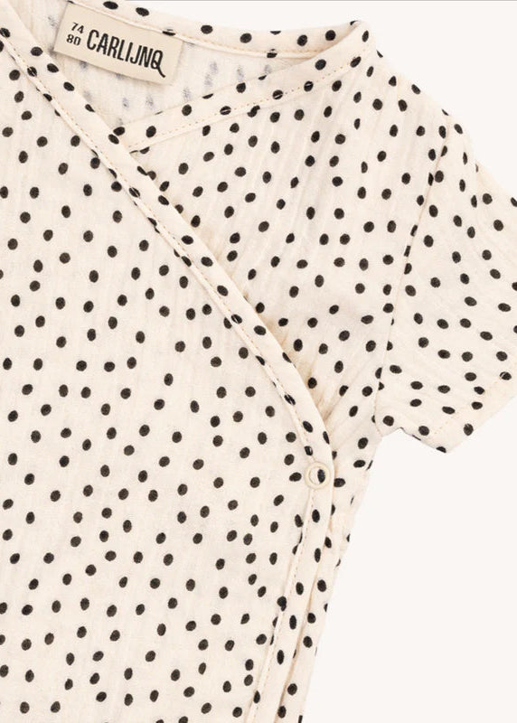 The baby body in kimono-style design with mini dots is made with organic cotton for easy wear and comfort. The best baby summer clothing online at MiliMilu.