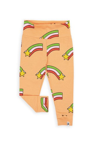 Organic cotton baby leggings in peach colour with star printt form our sustainable baby clothing collection. The best gifts and presents for baby online.
