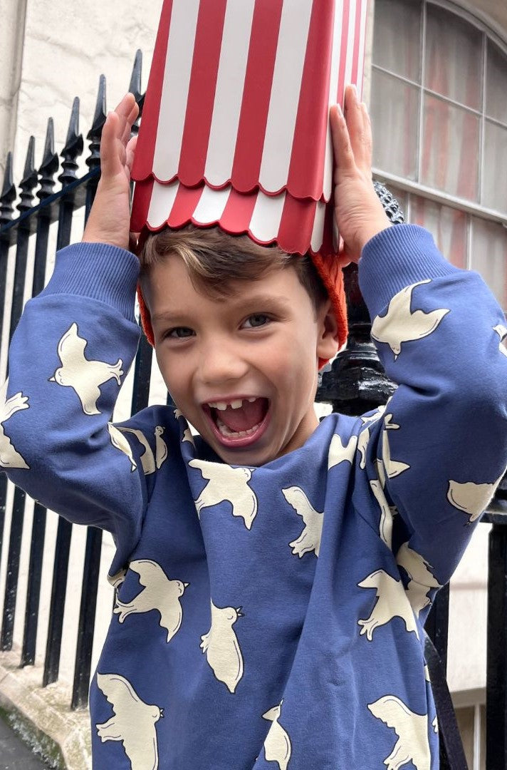 Organic cotton kids jumper with bird print. Shope the best sustainable kids clothing at MiliMilu Lifestyle, the best kids brand in Hong Kong and loved in Asia.