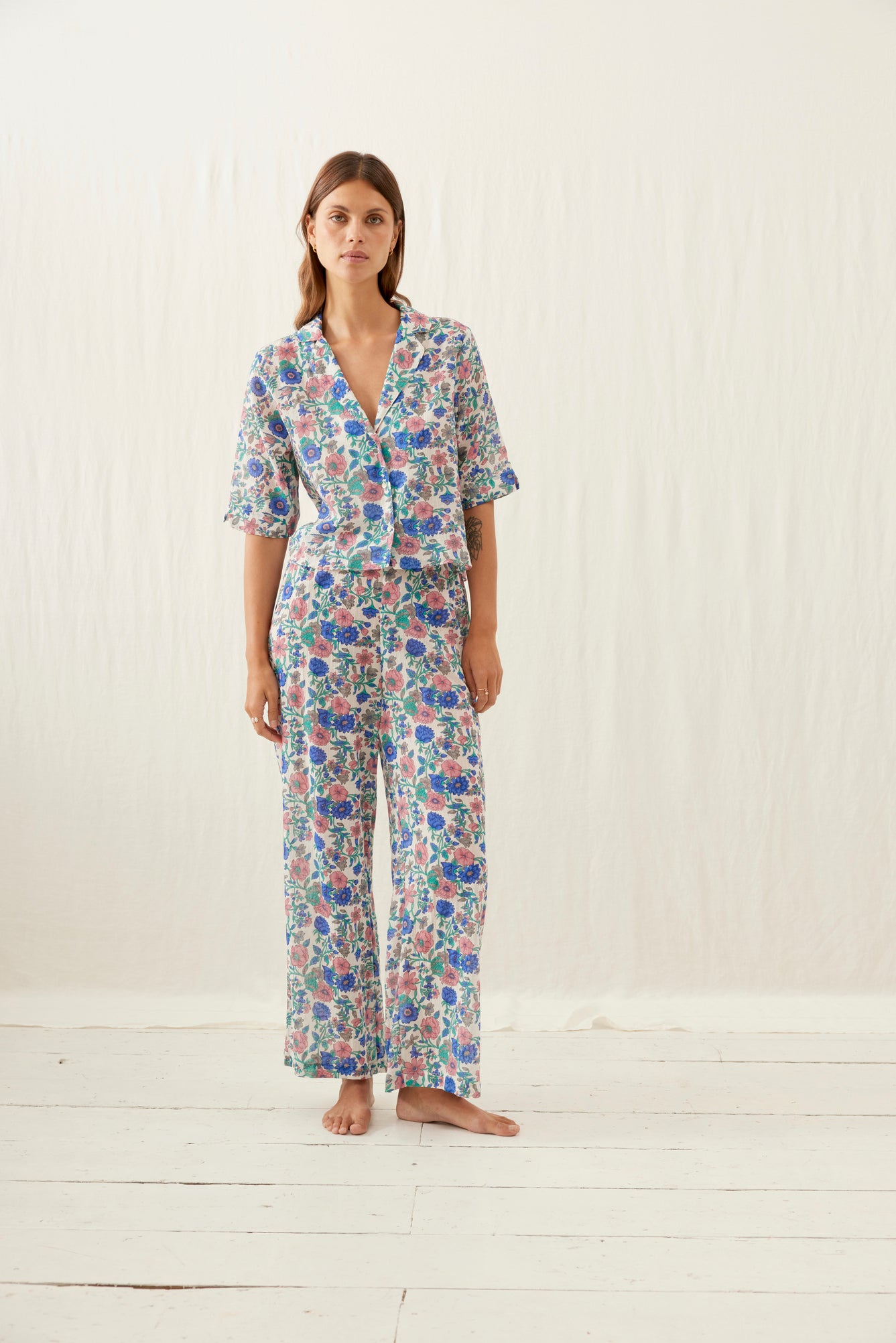 These organic cotton women's pyjamas or loungewear in Blue summer Meadow print will become the favourite thing to wear and perfect summer pyjamas. These organic cotton women's pyjamas set are made by Louise Misha. This organic cotton pyjama set is also the perfect gift for women and moms - Mother's Day is coming up!
