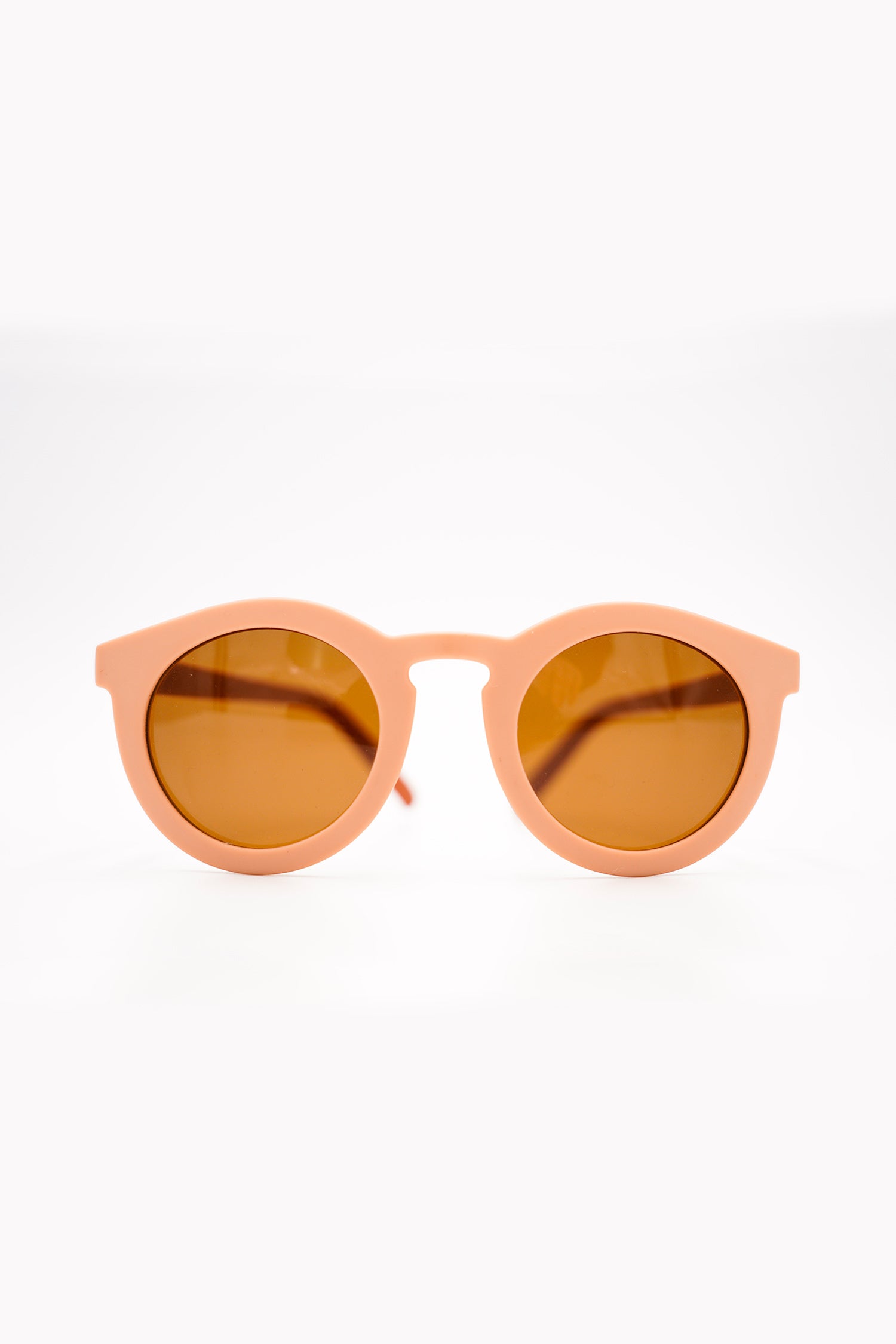 Sustainable pink kids sunglasses from Grech & Co are made from an eco-friendly/non-toxic break-resistant material. Mommy and daughter matching sunglasses.