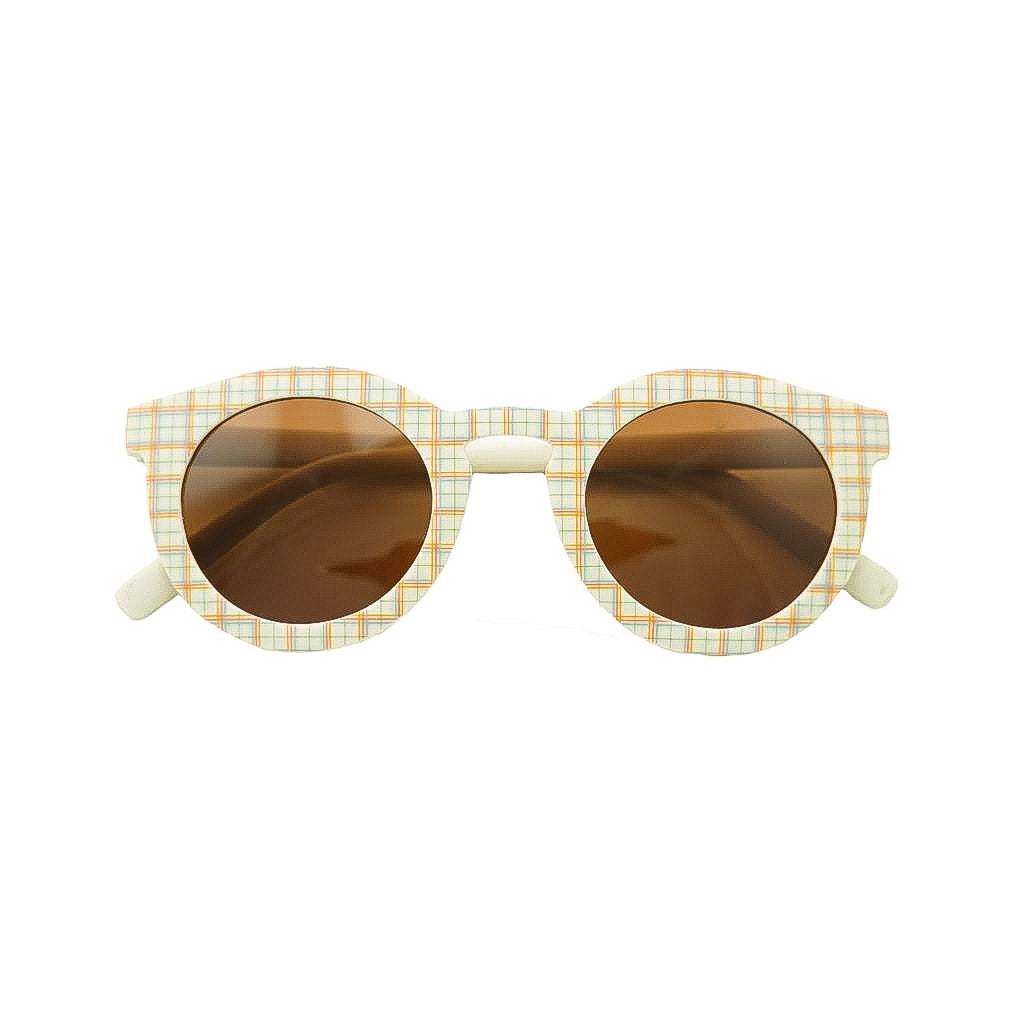 Shop eco-friendly sunglasses in plaid patterns online in Hong Kong and Singapore at MiliMilu by Grech and Co. These eco-friendly sunglasses are durable and long-lasting. The flexible design makes them convenient to use and has polarised lenses, providing UV400 protection from the sun. Mini me sunglasses style.