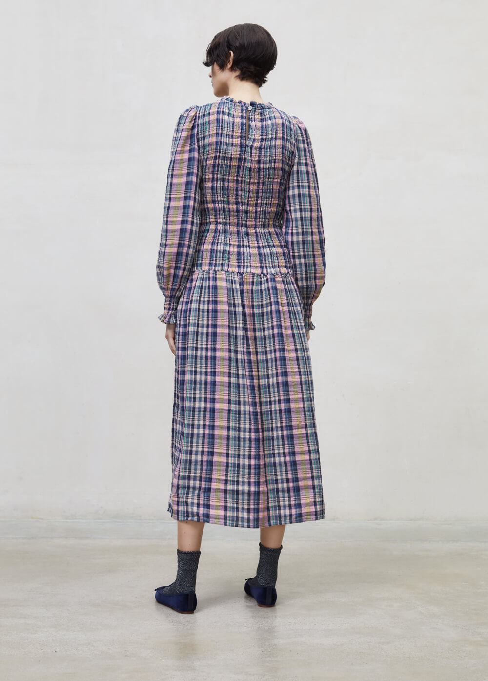 Shop checked women's midi dresses online in Hong Kong, and explore a wide selection of trendy and sustainable women's dresses online. This checked dress is lightweight and versatile and can be worn from the office to weekends. Women's checked dress is midi length with multicolour checks and very comfortable.