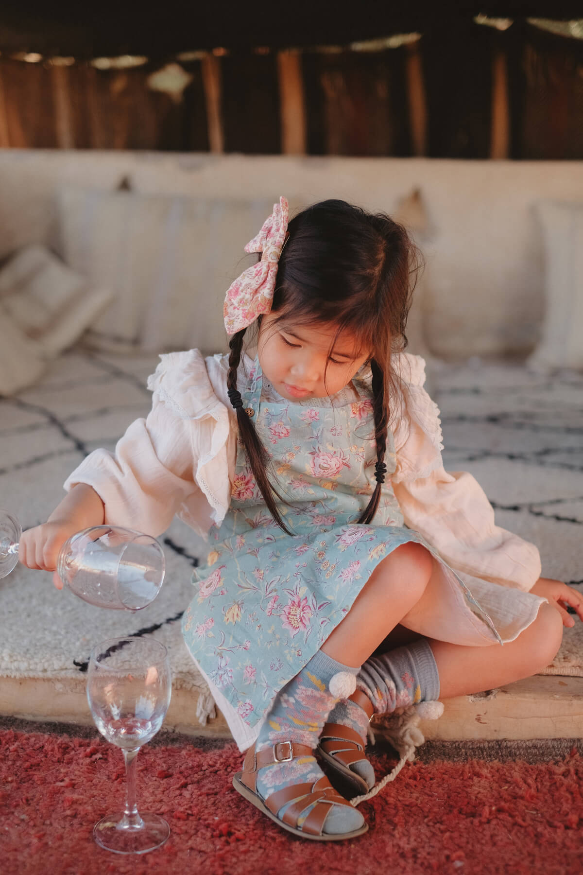 Organic cotton kids aprons in beautiful print online at MiliMilu. The Mini-me apron style is available by Louise Misha. The best Mommy and Me time together!