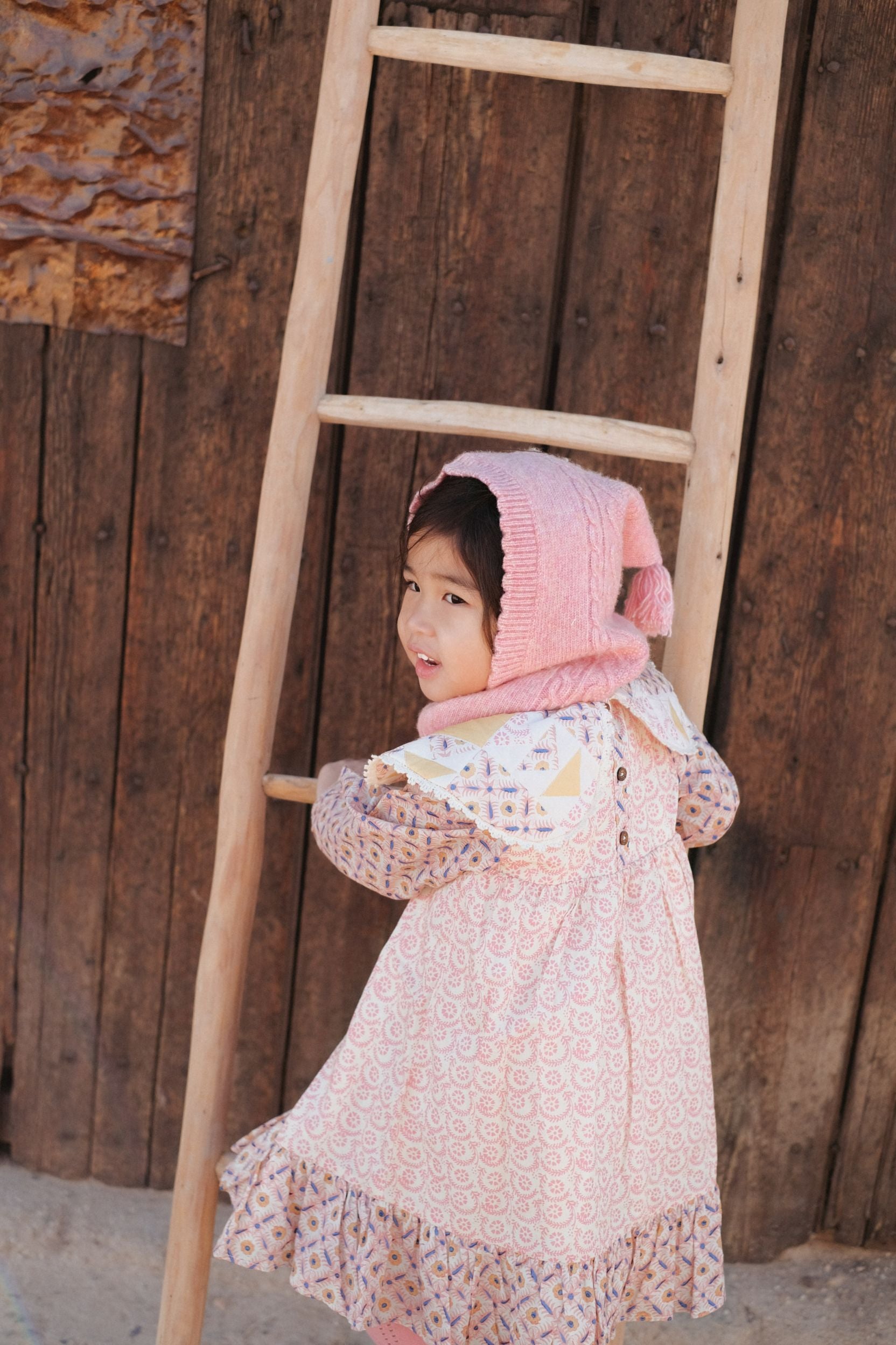 Shop the most comfortable gir winter hood and  girl hat in pink online at MiliMilu Lifestyle for your winter travels. Shop winter baby clothing at MiliMilu.