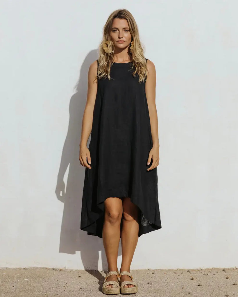 Toscana black linen women's dress is flowy and free-fitted, made with high-quality European linen, breathable and lightweight, and perfect for hot and humid weather. Simple and stylish women's black linen summer dresses will be part of your capsule wardrobe; shop women's linen dresses online in Hong Kong and Singapore.