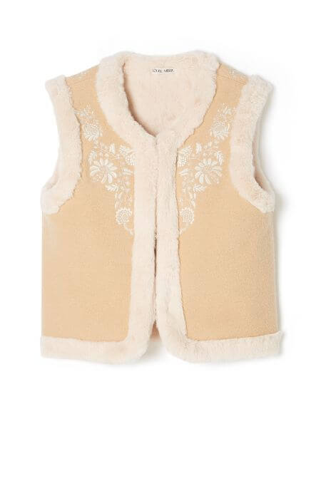 Fashionable and stylish merino wool women's vest, made from the softest sheep fur. We love when comfort and style come together and make us look beautiful while being comfortable. Mini Me style will elevate your winter wardrobe and make your Christmas even more special. Shop sustainable women fashion for women online.