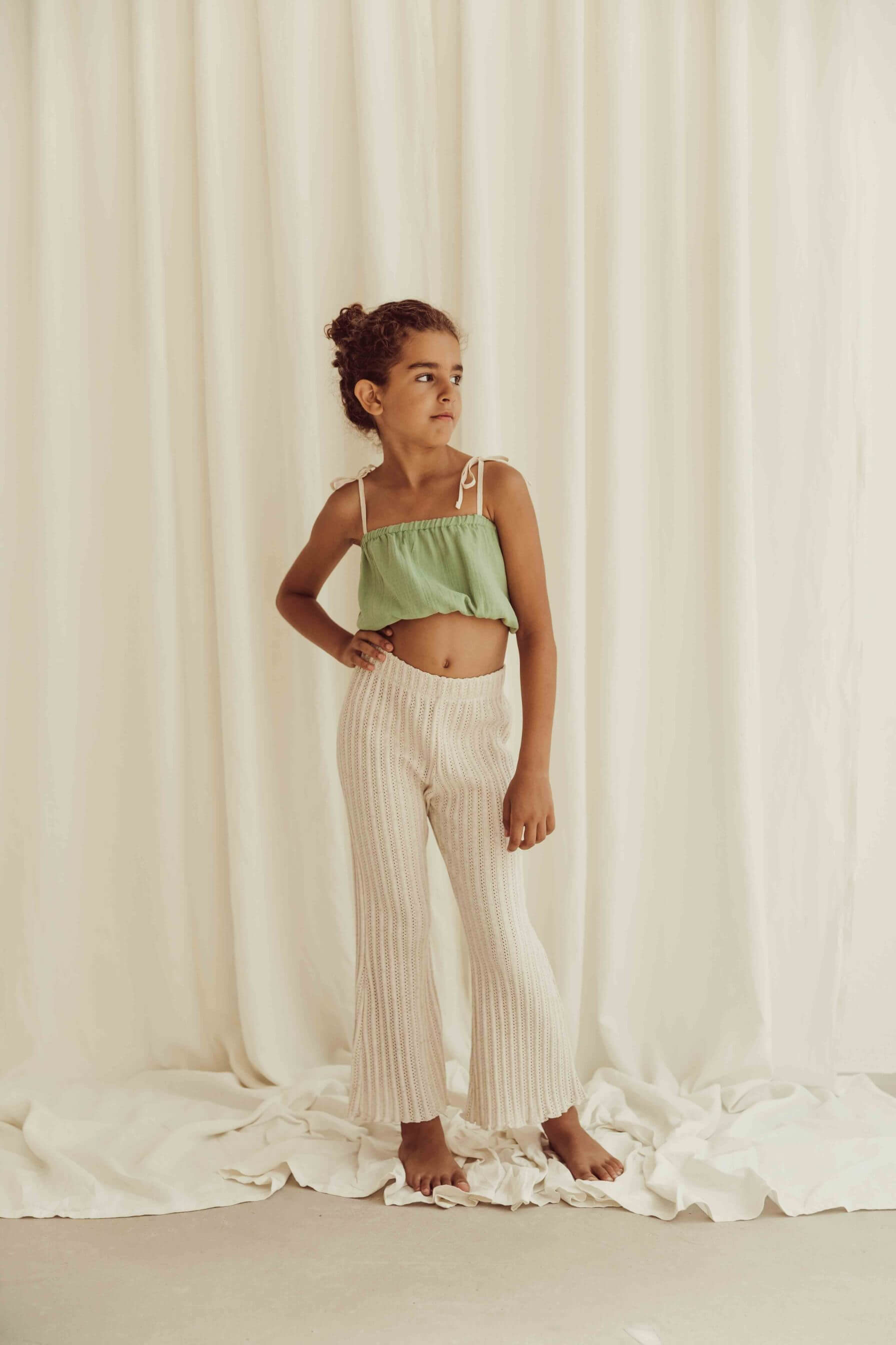 Shop organic cotton crop top for girls in green colour. This si also grow with you top with adjustable straps and an elastic top and bottom to ensure it will fit a few seasons. MiliMilu offers kids, baby and teen clothing online in Hong Kong and Singapore. The best selection of organic cotton kids clothing online.