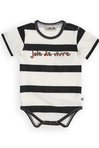 The organic cotton baby body from CarlijnQ is comfortable and soft for everyday wear. It is breathable and stylish, in black and white with a joie de vivre print. Milimilu offers stylish and sustainable fashion for babies made from organic cotton in Hong Kong and Singapore. Best baby gift and baby shower gifts.