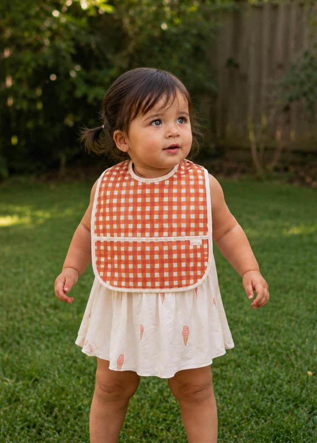 Shop the best toddler bib that is adjustable, easy to wear and easy to clean