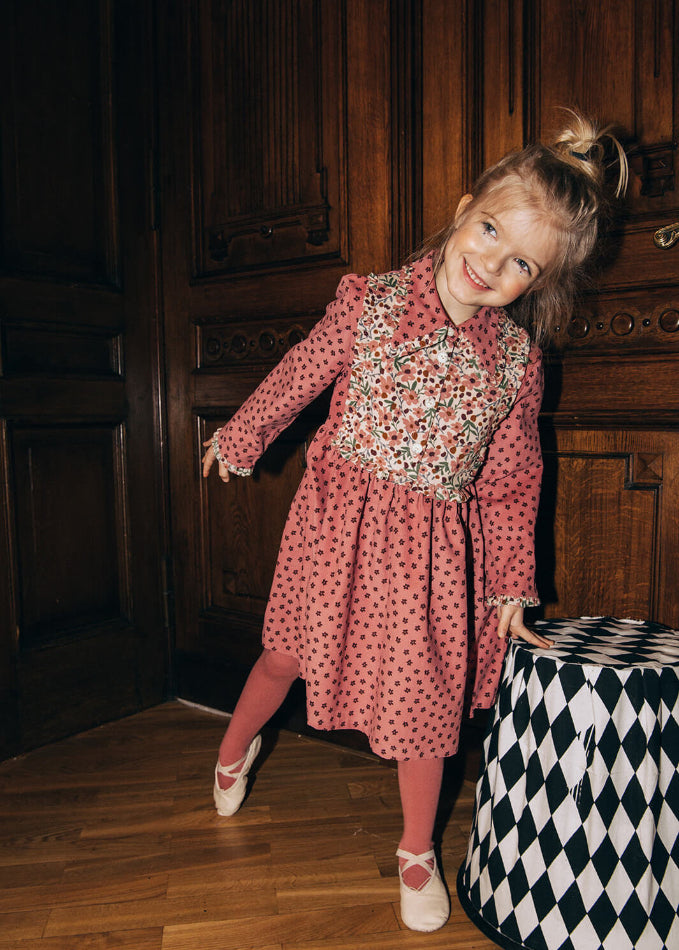 Girls festive velvet dress in pink flower print – perfect Christmas party outfit by Hebe