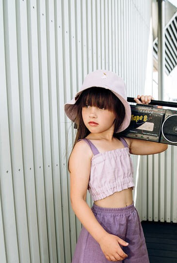 Lilac linen cropped top for girls in lilac and girl linen sets avaible from breathable high quality linen, best kids linen clothing online.