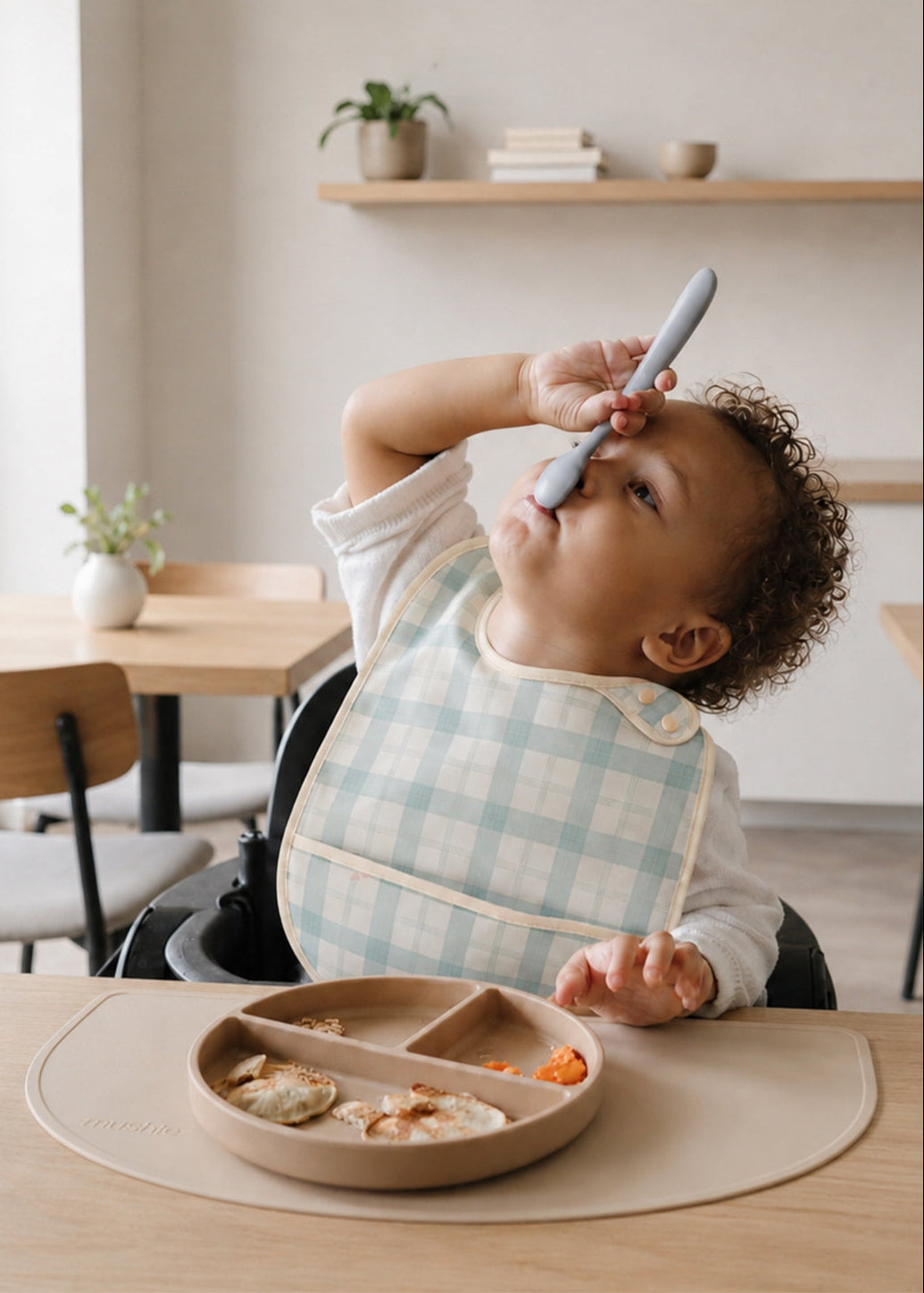 Easy to wear and easy to clean unisex baby bib