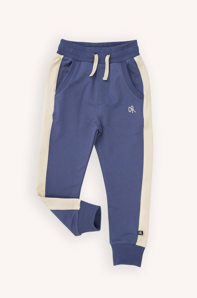 Shop organic cotton kids' and boys' joggers online in Hong Kong and Singapore at Milimilu by CarlijnQ. These boys in blue joggers have two side pockets. MilMilu offers practical and stylish kids' clothing online that is also made with organic materials and is very comfortable for babies, kids and tweens to wear.