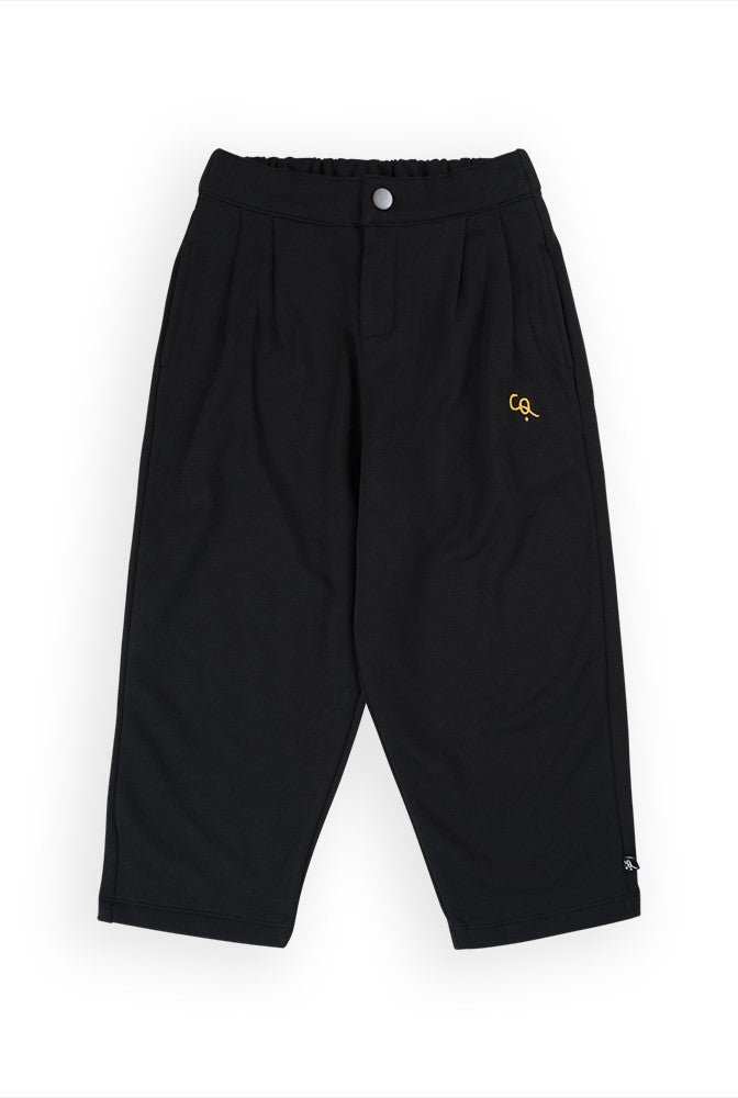 Organic cotton black chinos for trendy and stylish boys, these black chinos can be worn from casual to events. Shop organic cotton kids clothing at MiliMilu.