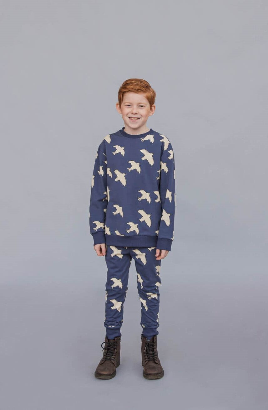 Shop comfortably stylish in blue colour with all-over bird print joggers online in Hong Kong and Singapore at MiliMilu by CarlijnQ. These kids' joggers will be your kids or tweens' favourites to wear. Shop kids and tween clothing online, the best and most practical kids' gifts for birthdays and Christmas.