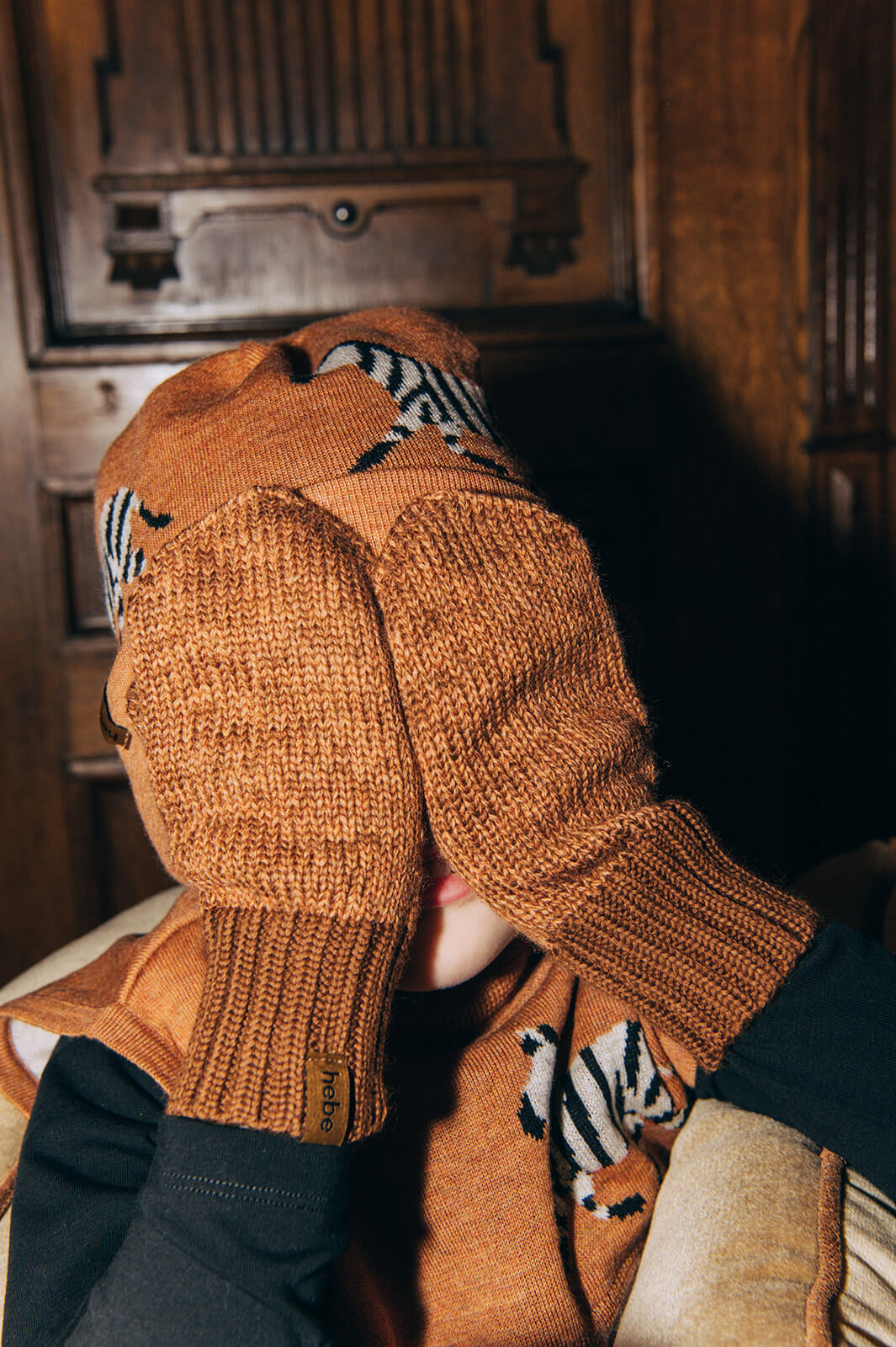 Shop brown merino wool mittens and gloves for kids online at MiliMilu. These mittens are a must-have winter accessory to keep your child warm in colder weather.