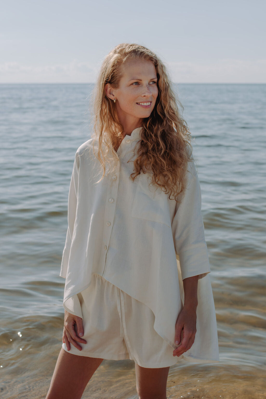 Hight quality women oversize shirt in off white, this women oversize linen shirt is made form hight quality linen deadstock fabric. Get women linen short set by matching it with our linen shorts.