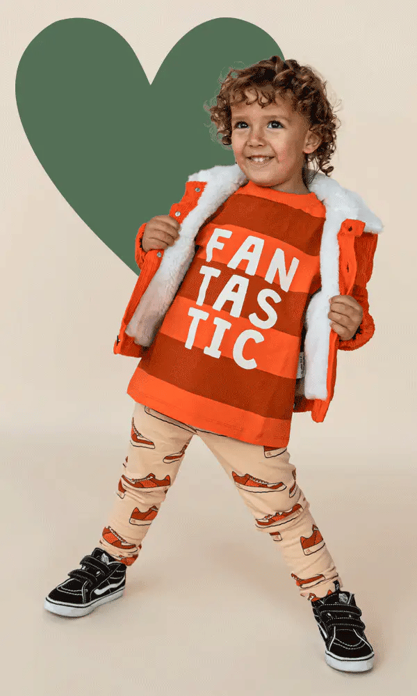 Organic cotton long-sleeved oversized kids and tween tops in orange online. This practical kids long-sleeve top is made with lightweight organic (GOTS) cotton.