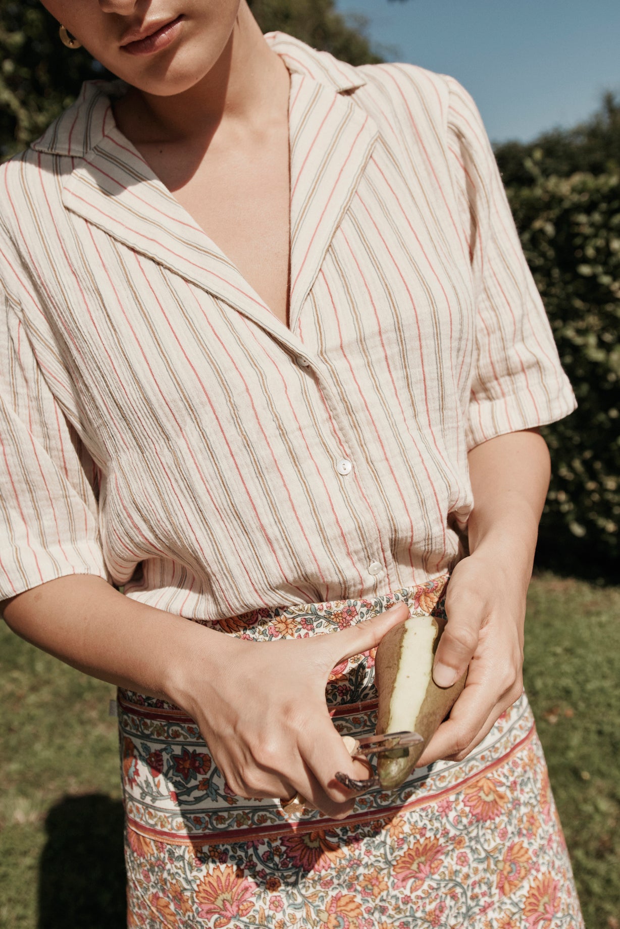 Breathable organic cotton pyjama set features a loose fit, a slightly cropped top with a neck collar, shirt sleeves and an elastic waistband, by Louise Misha.
