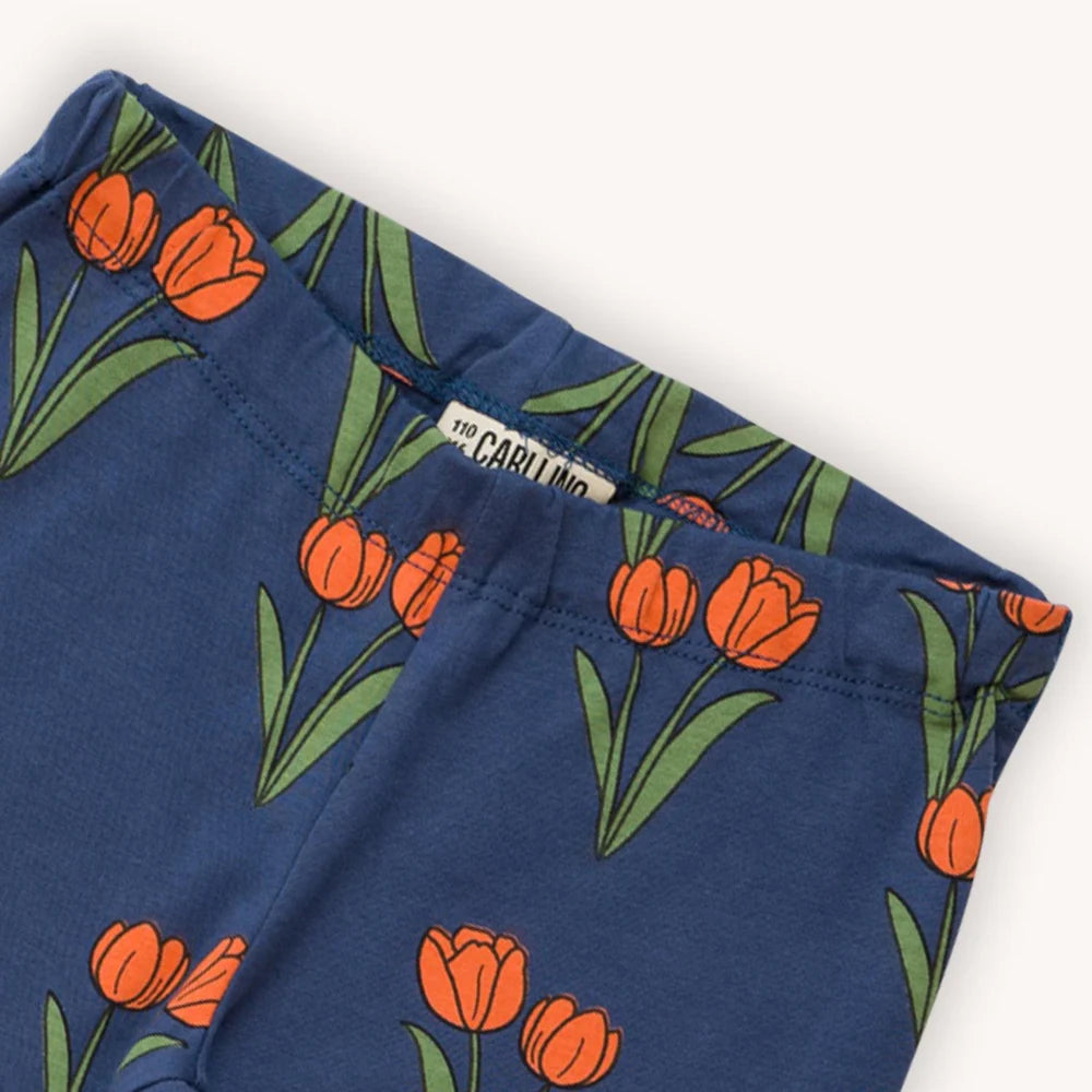 Shop girls leggings ( sizes from baby to teen leggings!) in this dark blue base with an all-over tulip print. Shop organic cotton leggings and organic cottong kids clothing - also the best sustainable gifts for kids.