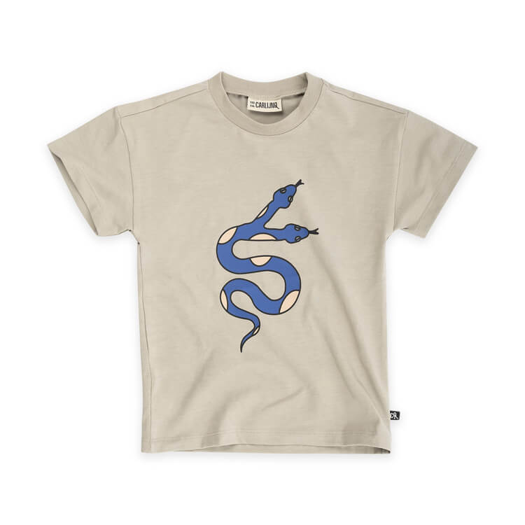 Get this essential kids' t-shirt with a snake print design from MiliMilu. Made with organic cotton for comfort and breathability, it comes in light grey with a serpent print on the front and in light grey colour. Sustainable, fashionable and practical clothing for children online Hong Kong and Singapore.