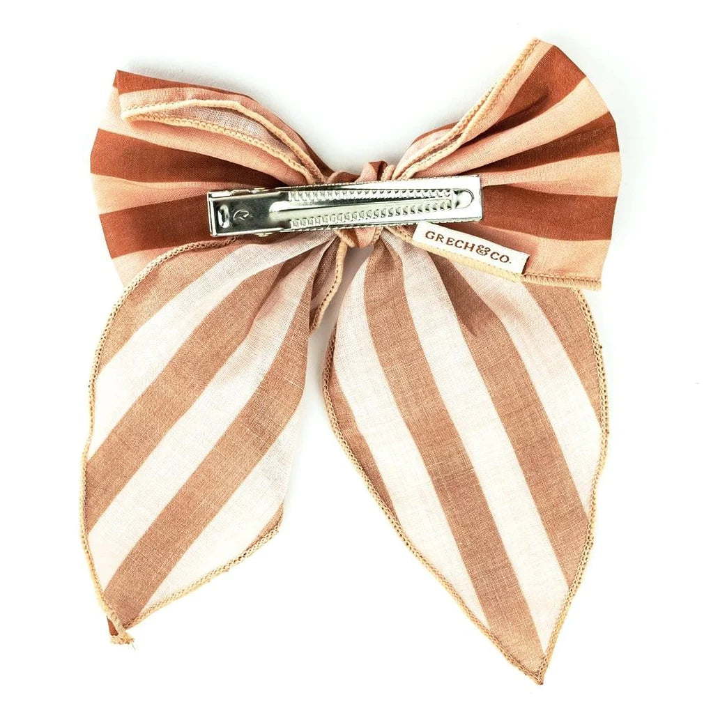 Shop the beautiful fable mid-size bow hair clips come in the sunset, and the tierra colour  online in Hong Kong and Singapore at MiliMilu. The big bow clip is gentle to the hair with a strong grip and are made with 100% OEKO-TEX organic cotton by Grech& Co. Perfect girls   and tween gift and Christmas stocking filler!