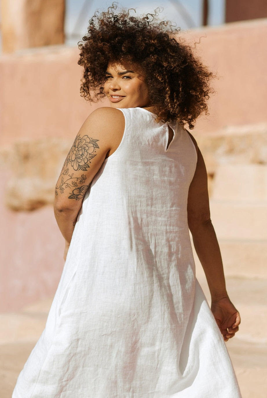 The sustainable women's dress by Magic linen, the white women's linen dress is made with the highest quality, breathable sustainable linen in fair trade. Free fit and flowy women's linen dress, timeless linen dress for women. Best linen dress for hot and humid weather. White linen dress for stylish women from MiliMilu.