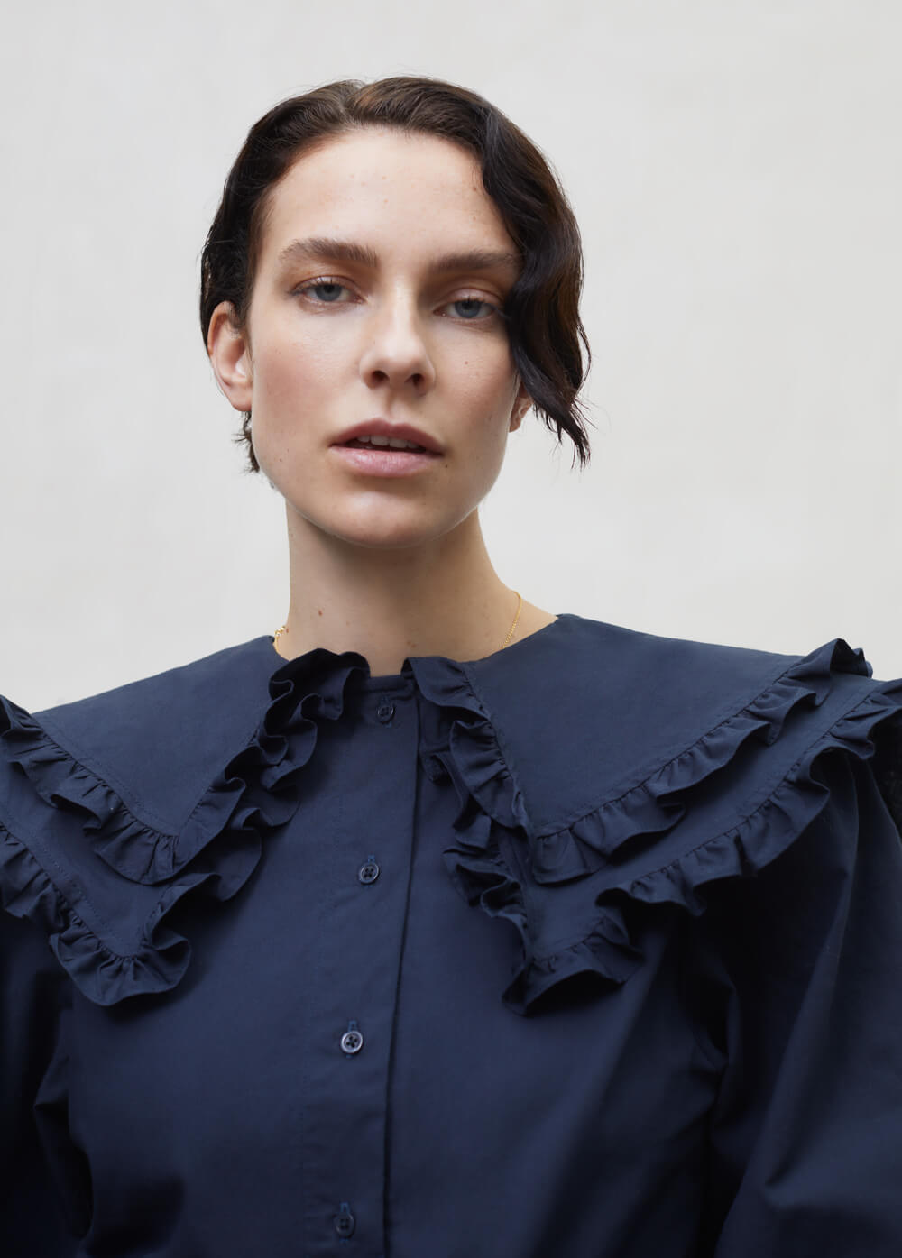 The oversized collar women's blouse is a statement, organic cotton women's blouse is in a stunning dark blue colour with a large collar for treny women.