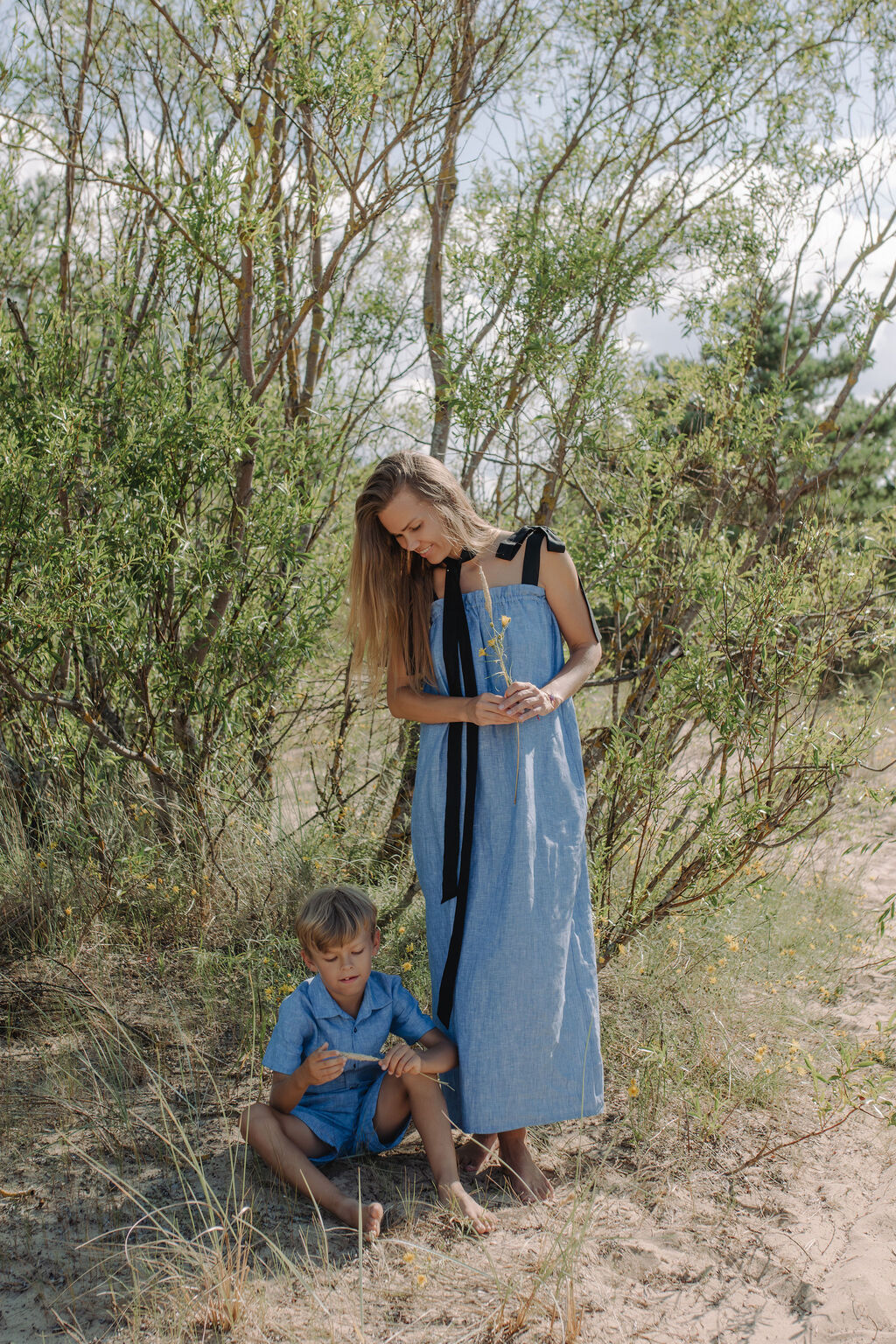 Women maxi dress made with breathable linen, blue maxi dress for women is easy to wear, from casual to dressy and goes with everything. Mommy and son macthing. 