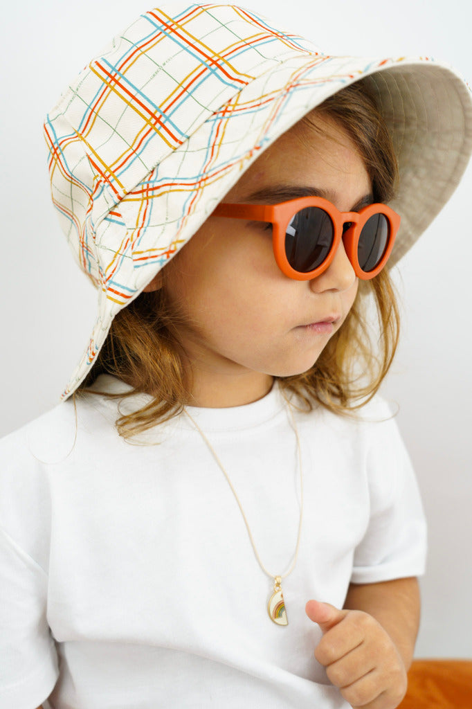 Shop kid's bucket hats online in Hong Kong and Singapore, This stylish kids reversible bucket in the plaid pattern is made with 100% Certified Organic Cotton (GOTS). Shop baby, kids and teen hats and summer hats for sun protection and style. Teenagers love our bucket hats that are comfortable and stylish.