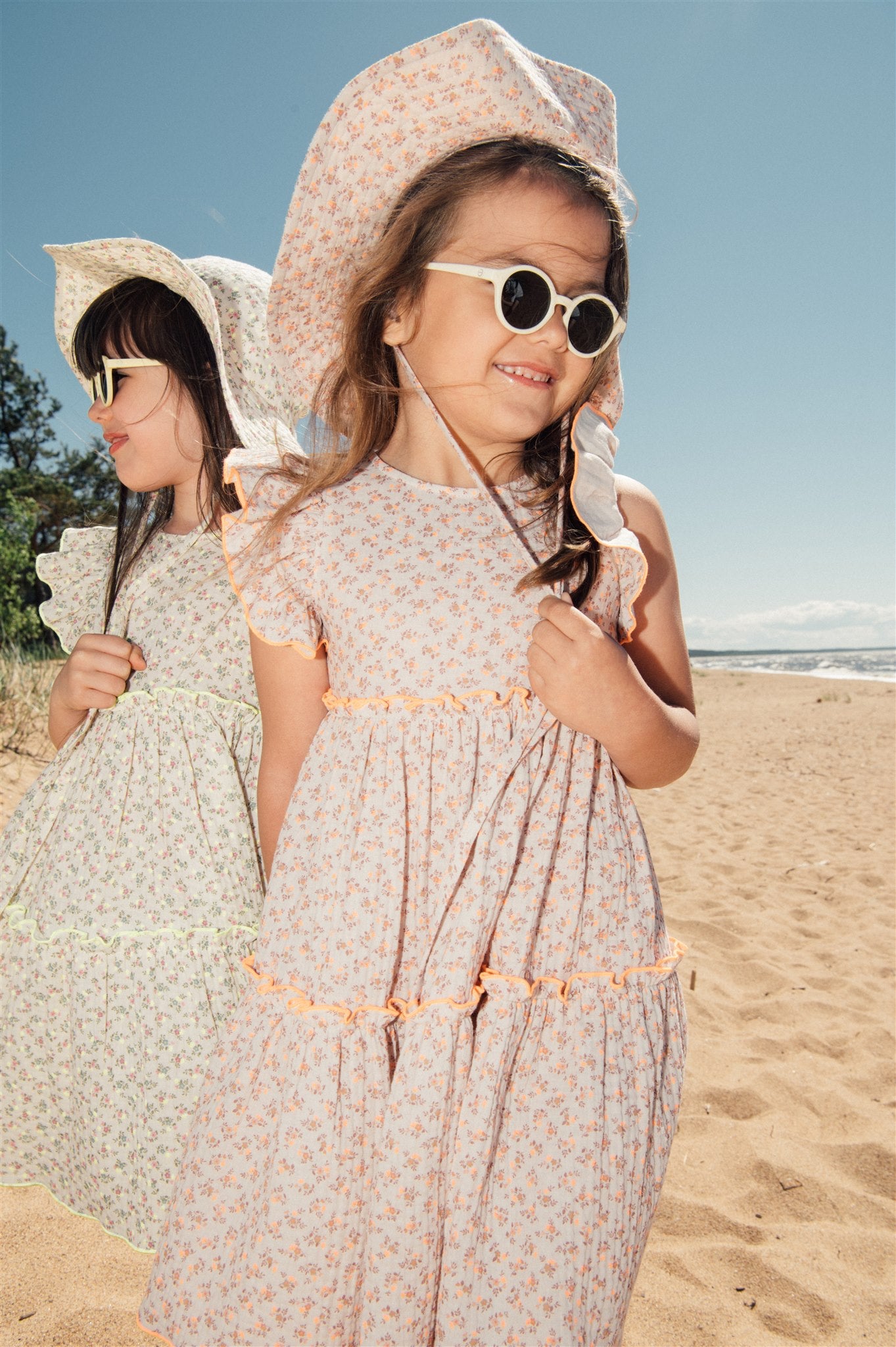 The breathable organic muslin girl's sun hat with a small floral print is the most adorable hat for summer. Milimilu offers sustainable kids clothing.