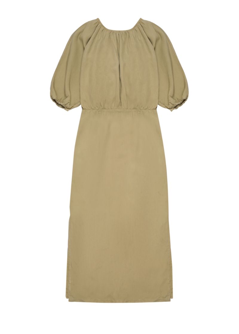 The Marena women's maxi dress is breathable and lightweight, made with 100% Tencel, made in Portugal by The New Society. The women's maxi dress is in olive colour is Japanese fashion inspired and is fashionable and comfortable. MiliMilu offers sustainable women's fashion for stylish women in Hong Kong and Singapore.