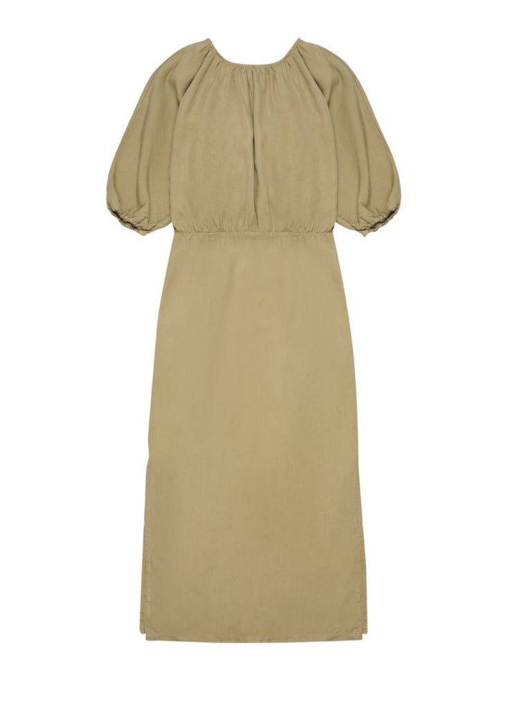 The Marena women's maxi dress is breathable and lightweight, made with 100% Tencel, made in Portugal by The New Society. The women's maxi dress is in olive colour is Japanese fashion inspired and is fashionable and comfortable. MiliMilu offers sustainable women's fashion for stylish women in Hong Kong and Singapore.