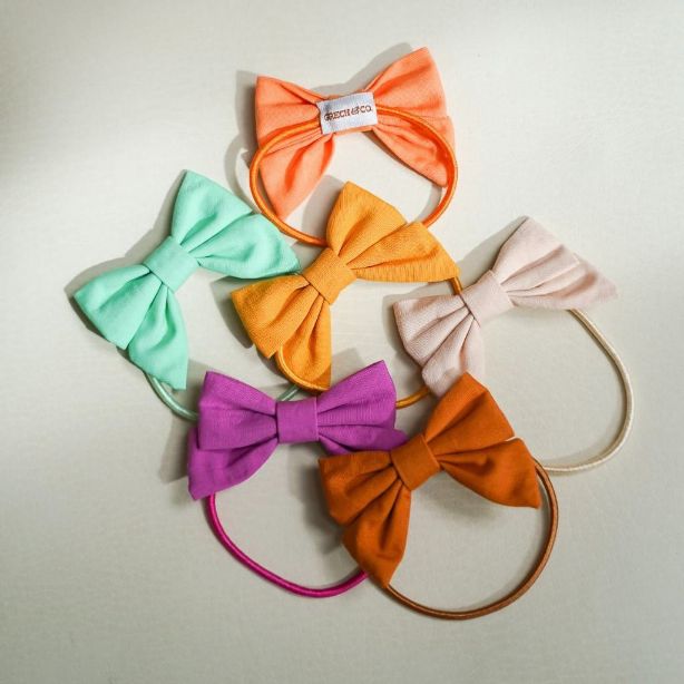 Shop sustainable bow hair ties in blush bloom colours by Grech&Col! Feature strong but stretchy elastics that are perfect for keeping fine to thick hair in place, 4 in one pack and made with OEKO-TEX 100 organic cotton by Grech&Co. Easy to mix and match with any outfit or style. Sustainable kid's accessories.