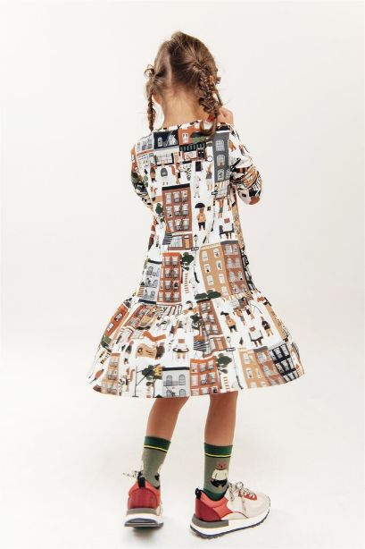 The long-sleeved dress is a must have this season; breathable and comfortable to wear every day. Made with extra soft and light organic cotton with a very fun New York print, The whole family matching is available to make your time together even more special and fun. Mommy and Me and Daddy and Me matching clothing.