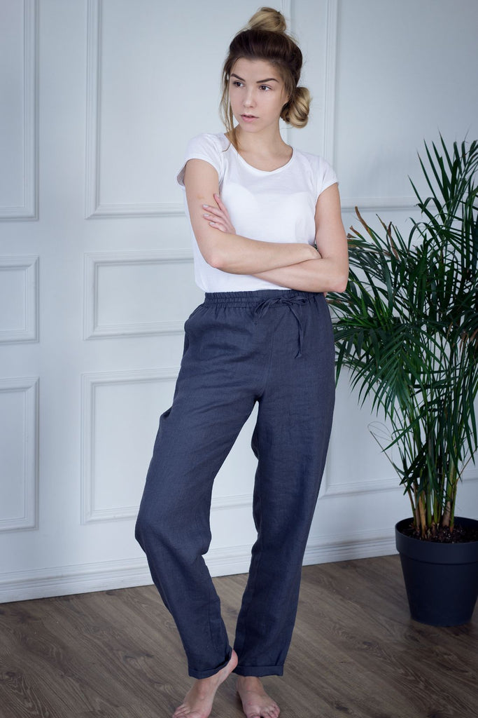 Slow-fashion women's linen joggers are handcrafted from pure linen. Elastic waist makes trousers adjustable to your fit and they come with two side pockets. These eco-friendly and sustainable linen joggers are created to make you feel comfortable while being stylish. MiliMilu offers affordable linen clothing for women.