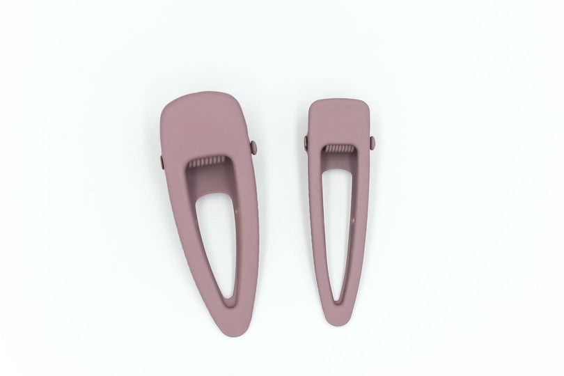 Shop the best clip set in burlwood colour ( dusty pink) online in Hong Kong and Singapore. Grech&Co matte clips for the play days, stay-at-home days, styled-up hair days, messy hair days, and all the days in between. Stylish girl's hair accessories for every taste.