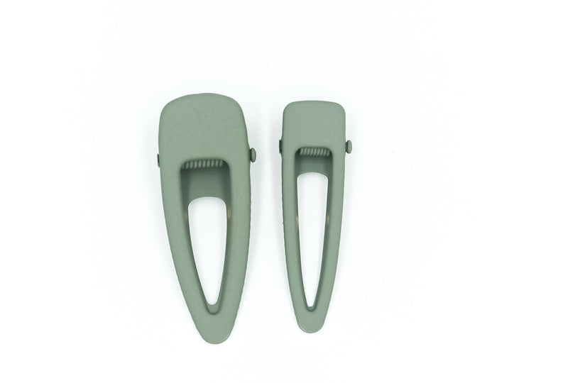  Grech&Co matte clips for the play days, stay at home days, styled up hair days, messy hair days, and all the days in between. Beautifully painted matte alloy clips in stunning colours, with the perfect amount of strength to hold thick, thin, straight, and curly hair. These clips also make a perfect set for Mommy&Me.