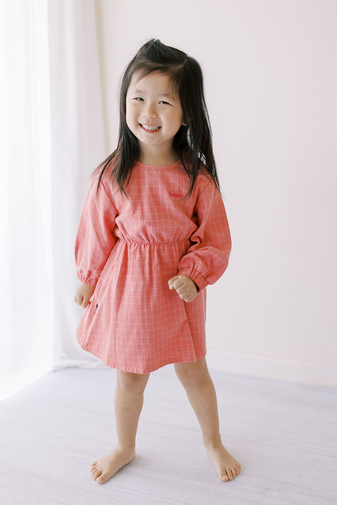 Pink girl's winter dress, a stylish and comfortable girls' dress from the organic dress. Perfect dress for festivities and celebrations, soft and breathable dress for girls.