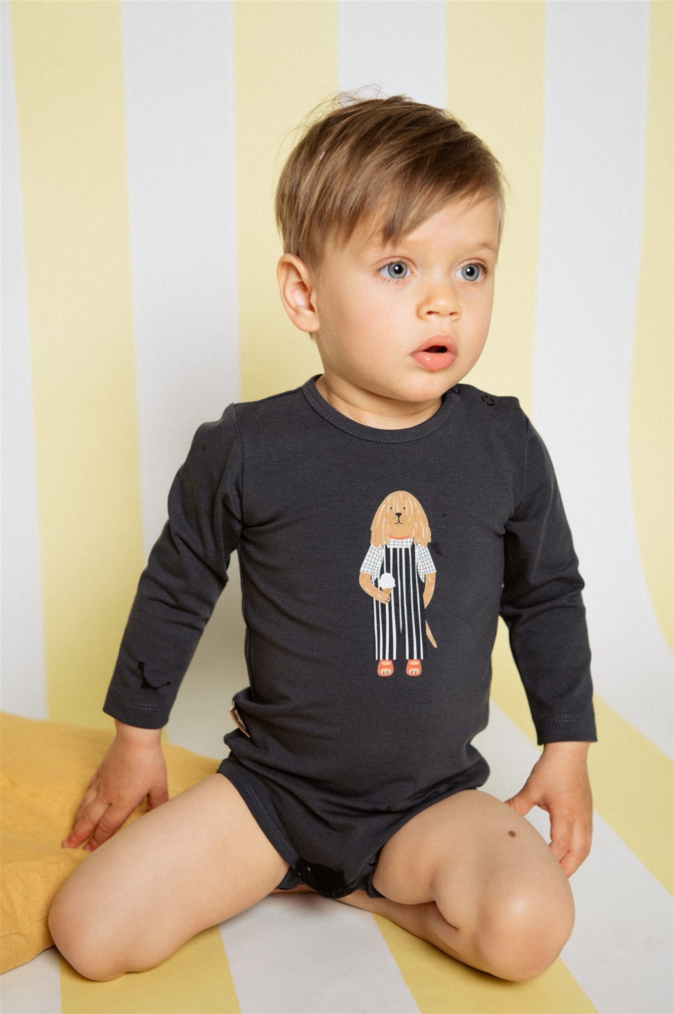 A breathable organic cotton (GOTS) baby body in dark grey is comfortable, stylish and practical.  Mini Me style or whole family matching is available.