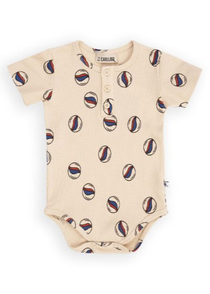 The organic cotton baby body with marbles is short sleeve bodysuit. MiliMilu Lifestyle offers sustainable baby clothing from organic cotton & best baby gifts.