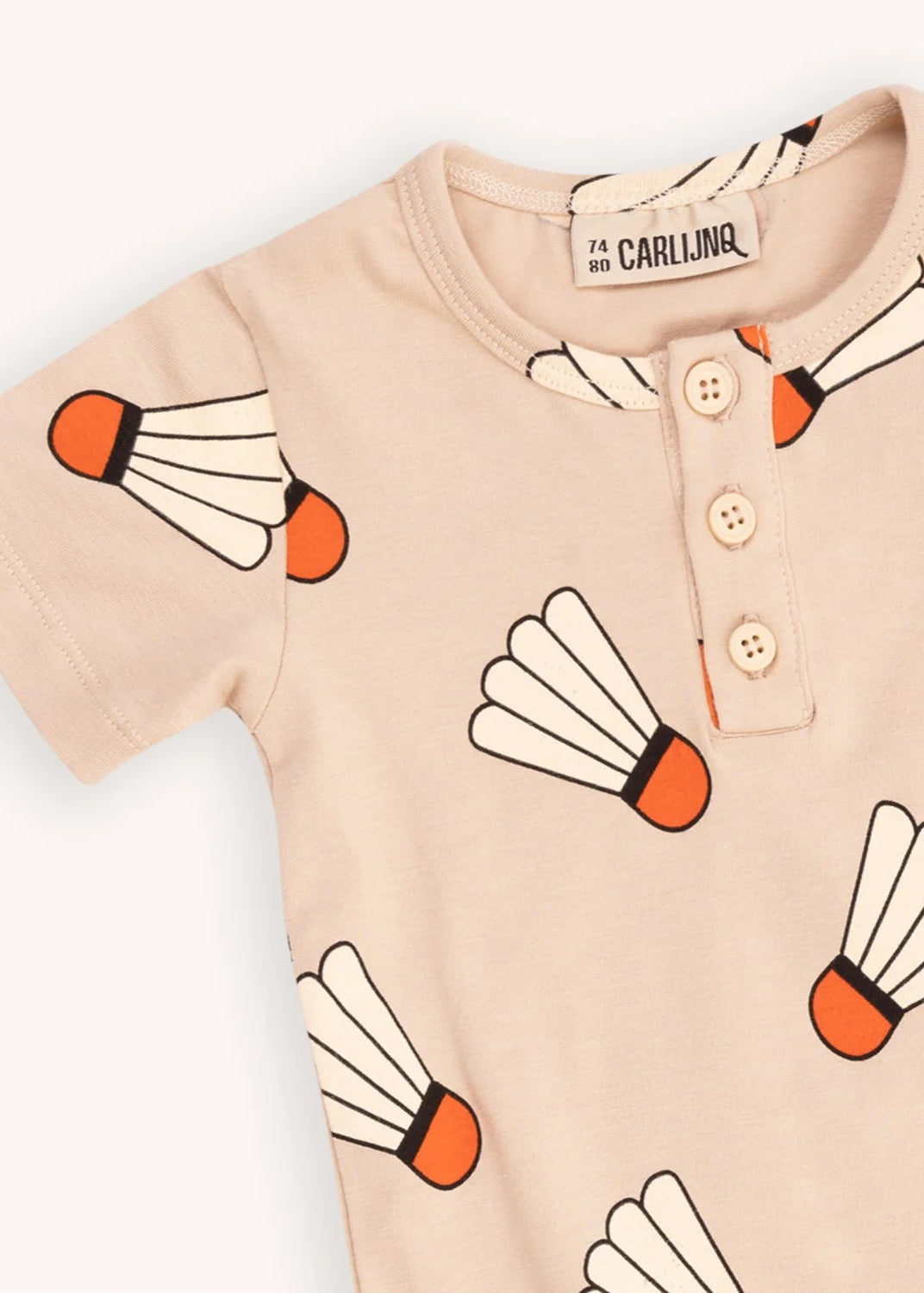 Organic cotton baby body with shuttle is breathable and stylish baby body. MiliMilu Lifestyle offers sustainable baby clothing from organic cotton.