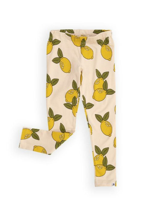 The lightweight organic cotton baby leggings with lemons is made with breathable organic cotton. MiliMilu Lifestyle offers sustainable baby clothing.