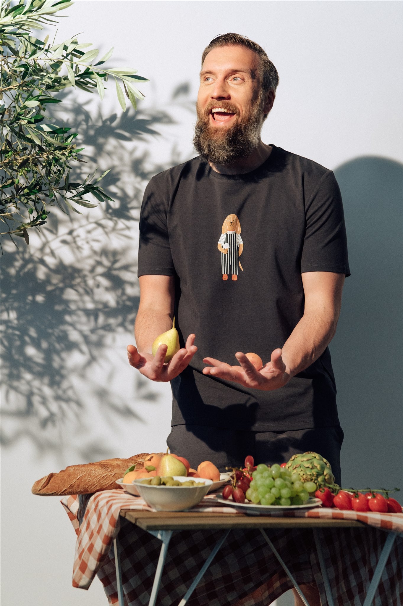 A breathable organic cotton (GOTS) men's t-shirt in dark grey color is comfortable and stylish. Mini Me styles are available or full family matching!