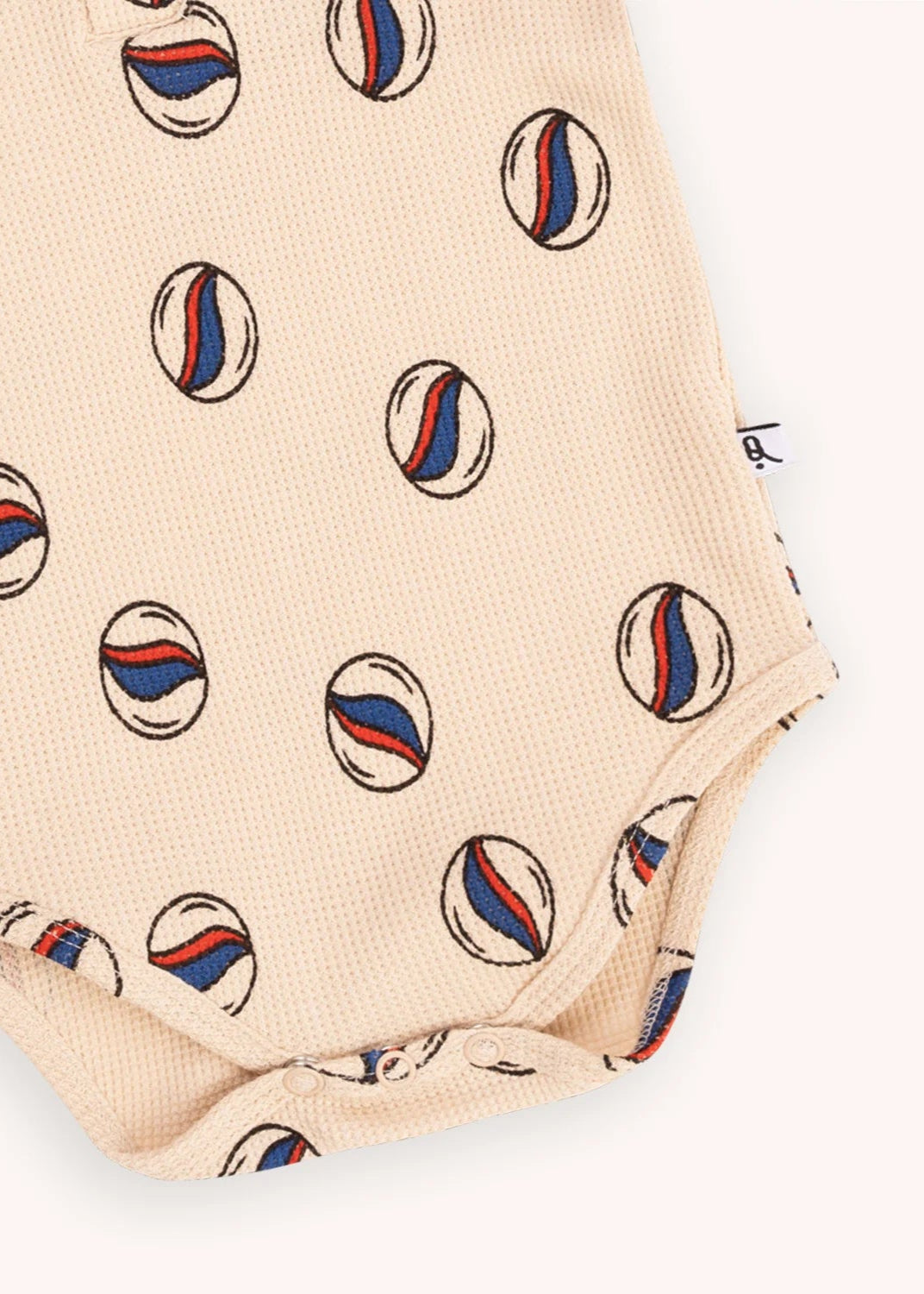 The organic cotton baby body with marbles is short sleeve bodysuit. MiliMilu Lifestyle offers sustainable baby clothing from organic cotton & best baby gifts.